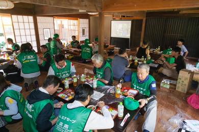 里山サテライト（愛称：かたりべの家）で昼食