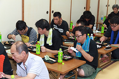 地元のお弁当を堪能