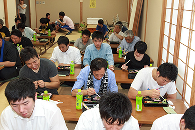 地元のお弁当を堪能