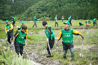 草刈り・泥上げ・水路づくり