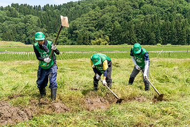 水路作りにも挑戦！