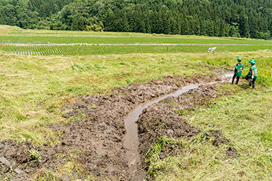 水路作りにも挑戦！