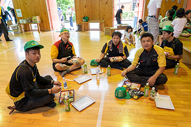 地元のお弁当を堪能