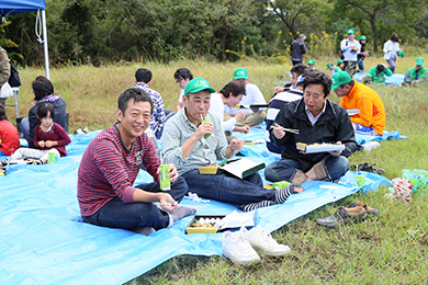 昼食はお弁当を堪能