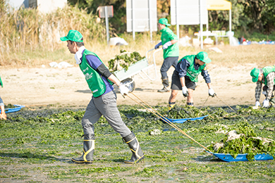 干潟クリーン作戦スタート