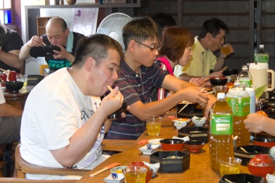地元で獲れた食材を使った昼食