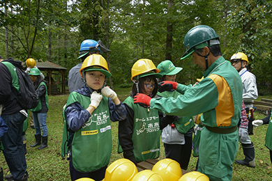 ラブアースの森へ入り、活動スタート