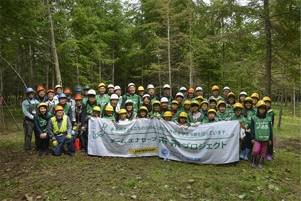 「ウヨロ環境トラスト」のみんなで記念写真
