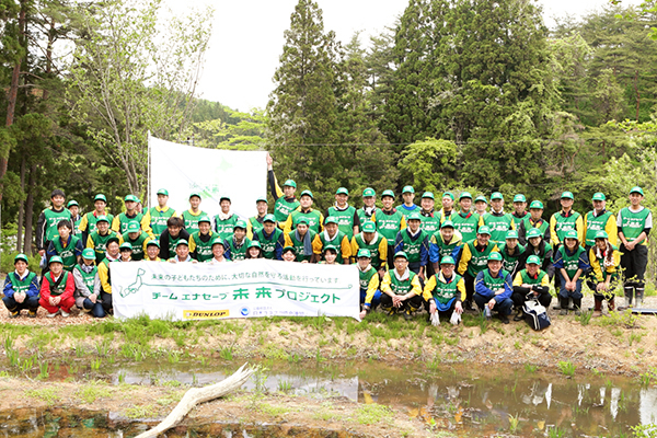 「久保川イーハトーブ自然再生協議会」のみんなで記念写真