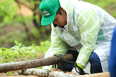 雨の中の浮島づくり