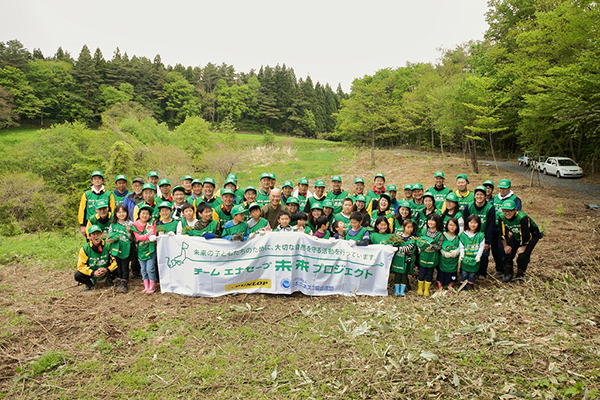 「久保川イーハトーブ自然再生協議会」のみんなで記念写真
