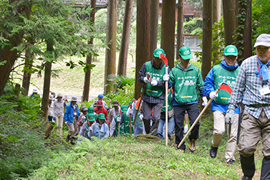 準備運動をして、いざ山の中へ