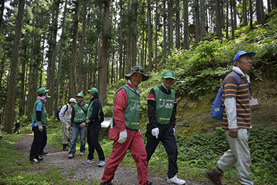 活動場所の里山へ移動