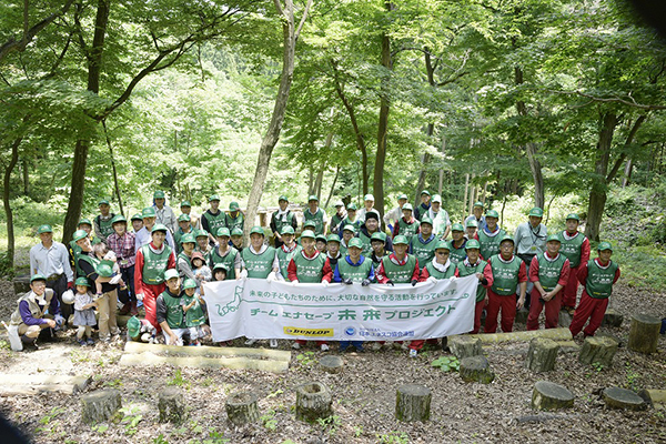 「にいがた森林の仲間の会」のみんなで記念写真