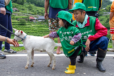 ヤギも立派なスタッフの一員です