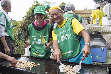 お昼ご飯はカレーと美作地方の名物「ホルモン焼そば」を堪能