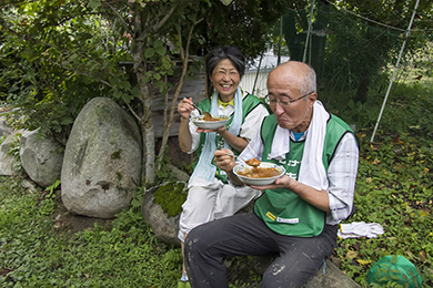 お昼ご飯はカレーと美作地方の名物「ホルモン焼そば」を堪能
