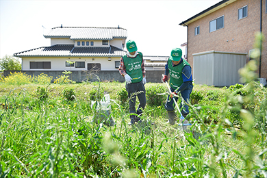 みんなで楽しく草刈り