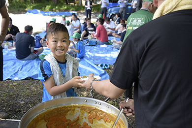 昼食はカレーライスを堪能