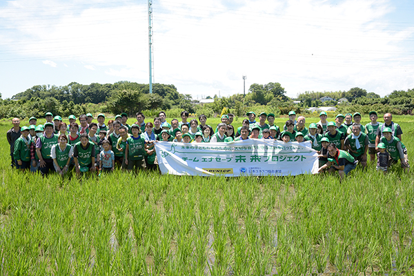 「見沼たんぼプロジェクト推進委員会、ファームインさぎ山」のみんなで記念写真