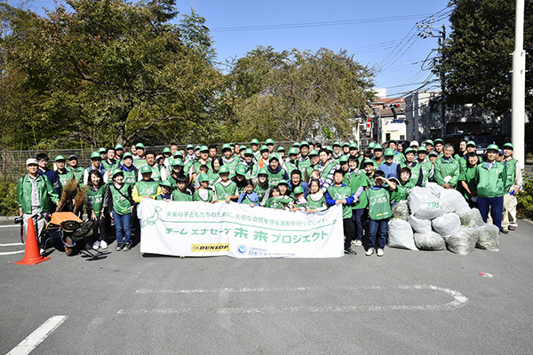 「玉川上水ネット・玉川上水の自然保護を考える会」のみんなで記念写真