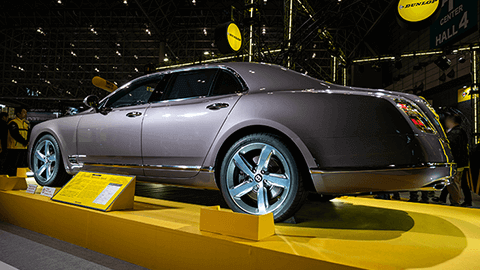 最新型のベントレーミュルザンヌスピード