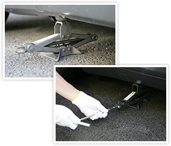 ジャッキをセットし、少しだけジャッキアップします。