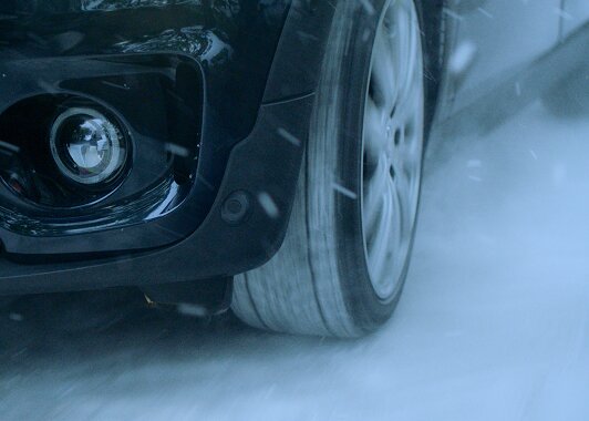 みんなの新しい毎日が、走りだしてる。夏も冬も、これ一本。次世代オールシーズンタイヤ